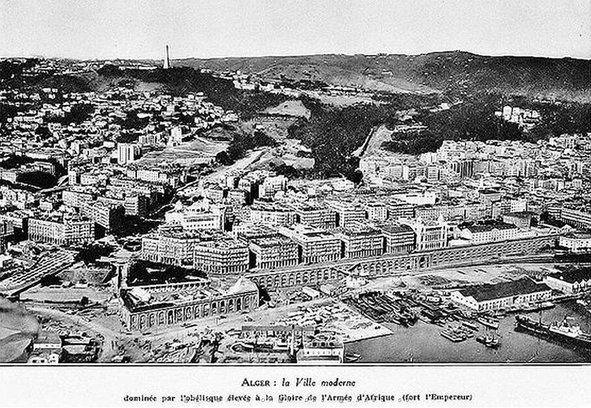 Alger - Vue aerienne avec la Colonne Bailloud de l'Armee d'Afrique.jpg